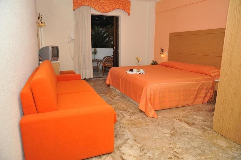 Olympic Kosma Hotel Hanioti Bagian luar foto